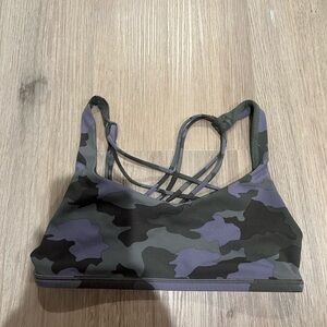 Lululemons free to be sports bra